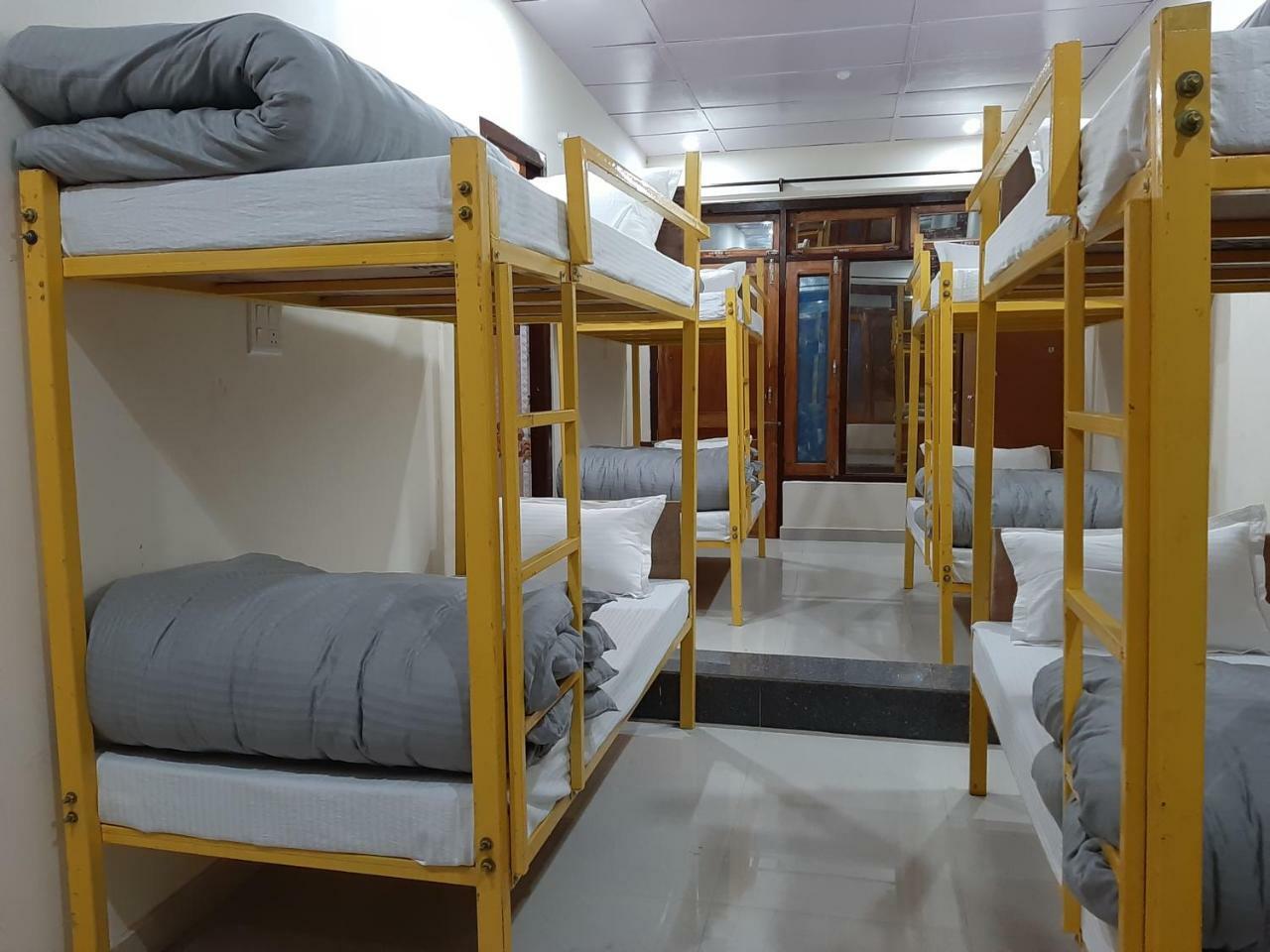 Bir Nest Hostel Luaran gambar