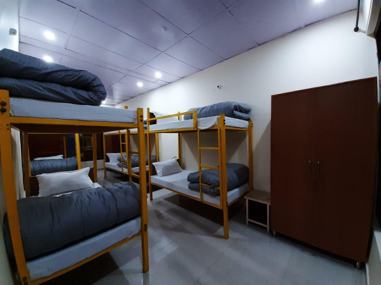 Bir Nest Hostel Luaran gambar