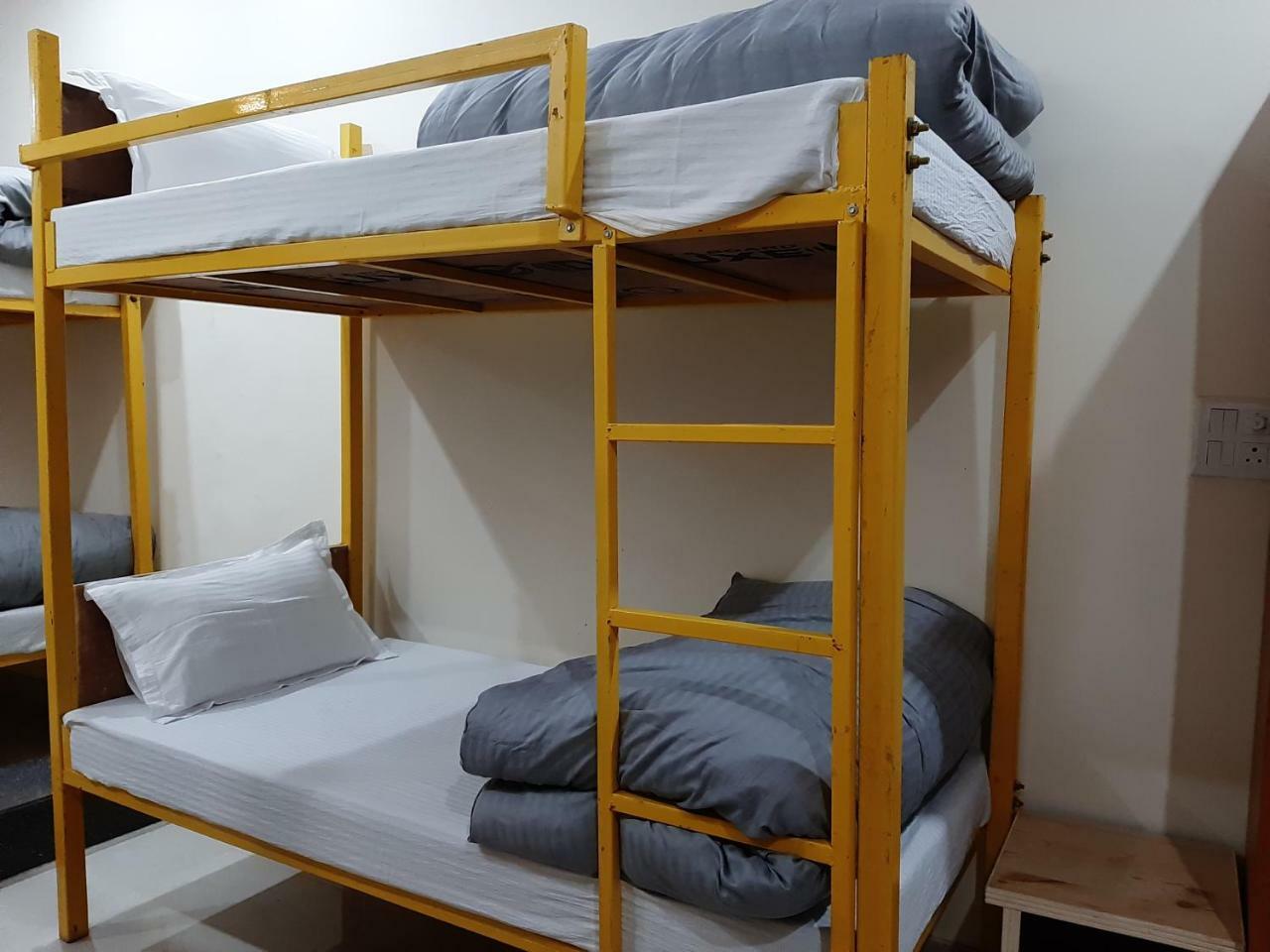 Bir Nest Hostel Luaran gambar